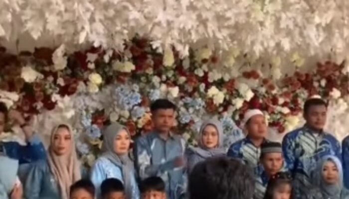 Viral! MUA ‘Ketiduran’ Sepasang Pengantin Ini Nikah Pakai Batik Sederhana, Netizen Terharu