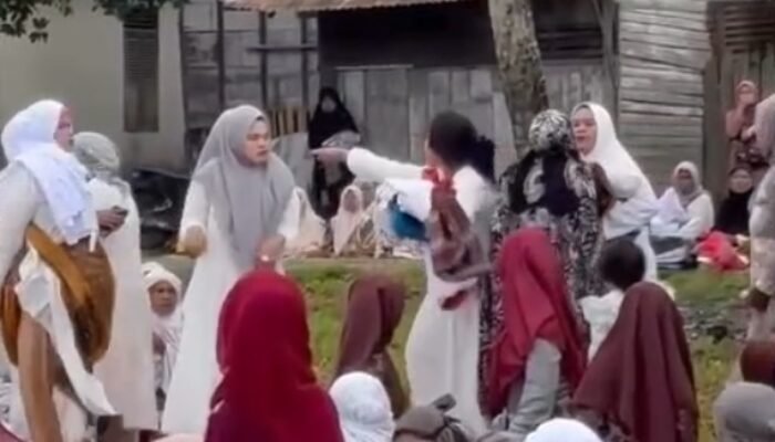Salat Id Ricuh, Perkelahian Antar Jemaah Perempuan Viral di Medsos
