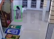 perempuan karaoke di masjid