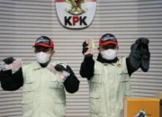 Hedon di Atas Penderitaan Bawahan? Bupati Tulungagung Diduga Beli Sepatu LV dari Uang Pemerasan OPD
